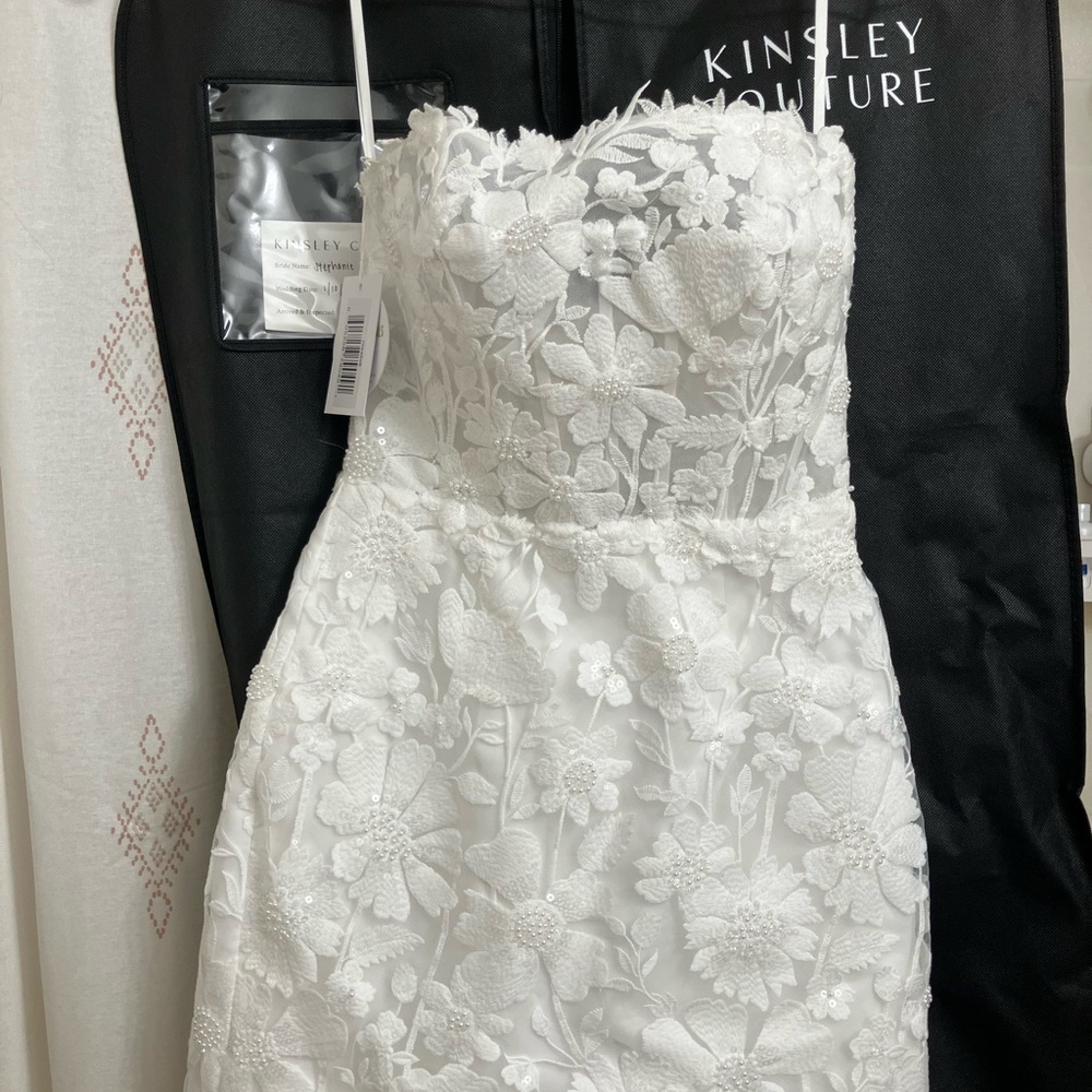 UNTAMED PETALS BY AMANDA JUDGE Ivory Floral Wedding Dress